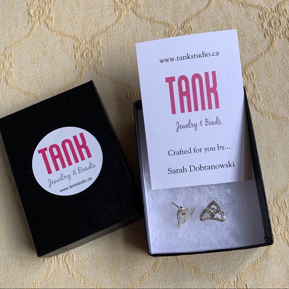 Dainty TANK Lace-like Silver Earrings - Picture 1 of 4